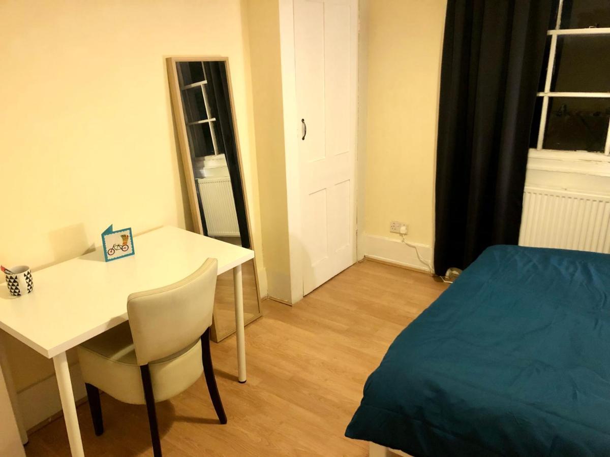 Private Room In Highgate London Bagian luar foto